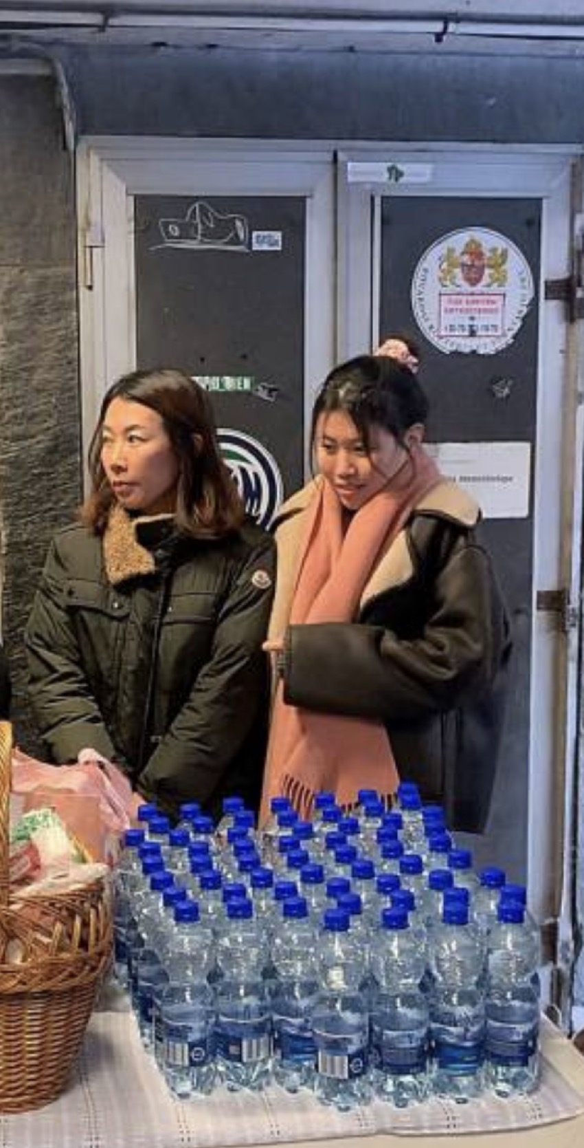 Hyunjin supporting water distribution at a Budapest service table